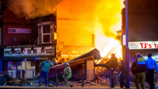 В британском городе взлетел на воздух магазин, есть пострадавшие