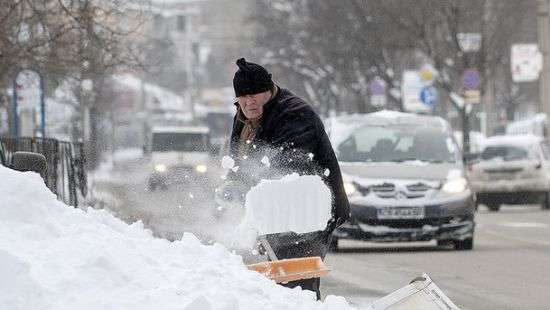 Румынию накрыли снегопады: закрыты школы, ограничено движение на автодорогах