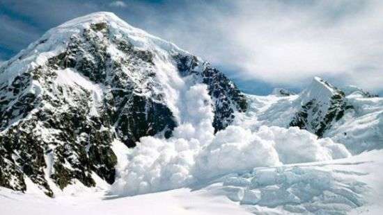 В Швейцарии лавины унесли жизни трех лыжников