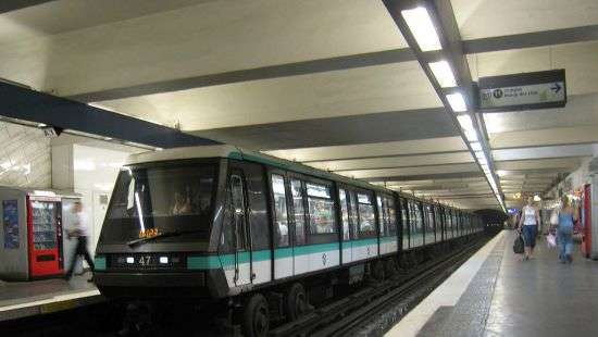 В Париже эвакуировали пассажиров нескольких станций метро