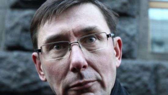 Генпрокурор Луценко с топором в руках атаковал участников акции протеста (ВИДЕО)