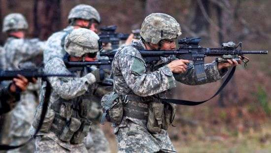 В США трансгендер впервые подписал контракт на службу в армии