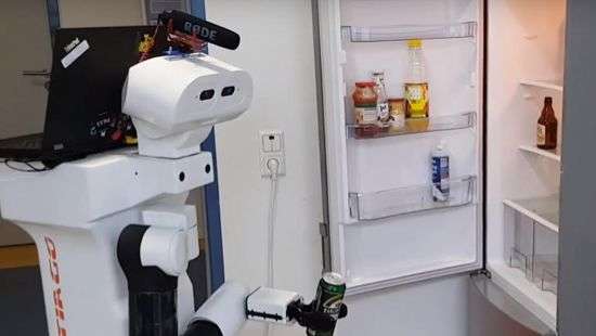 В Германии робота научили приносить пиво