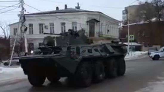 У границы РФ с Украиной заметили колонну военной техники