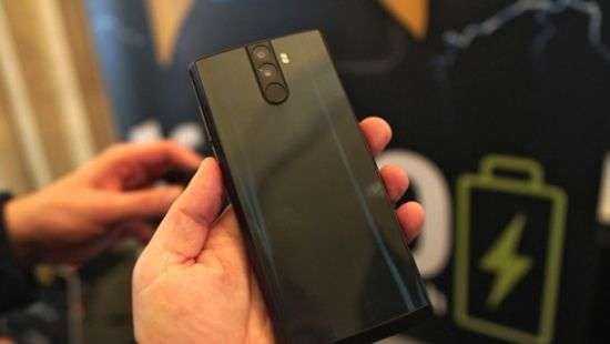 Представлен смартфон со сверхмощной батареей