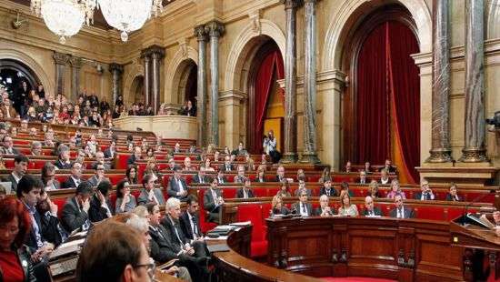 Каталонский парламент не стал подтверждать декларацию о независимости