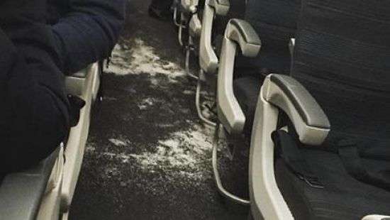 На борту самолета у пассажирки вспыхнул телефон