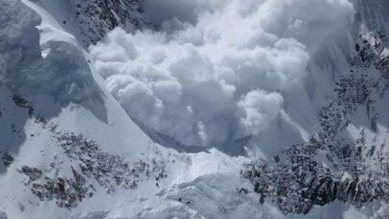 На горнолыжном курорте во Франции лавина убила четверых туристов