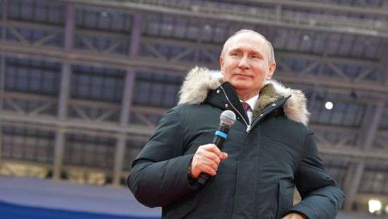 Путин собрал целый стадион, чтобы спеть гимн России (ВИДЕО)