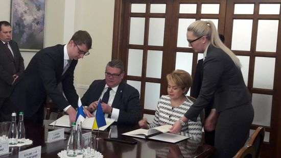 Украина и Финляндия подписали соглашение о помощи в школьной реформе