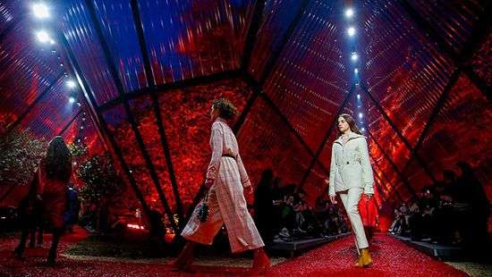 Неделя моды в Париже: показы Hermes, Vivienne Westwood, Elie Saab,  Balenciaga и Givenchy (ФОТО)