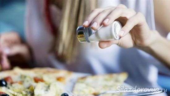 Медики назвали безопасную дозу соли для человека