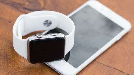 Продажи смарт-часов подскочили в два раза