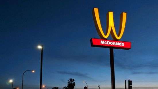 McDonald’s изменил логотип в честь 8 Марта