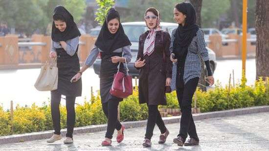 В Иране на два года заточили  в тюрьму женщину за публично снятый хиджаб