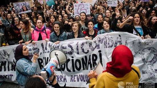 В Испании проходит общенациональная забастовка за права женщин - ФОТО