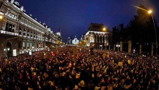 В Испании миллионы женщин вышли на улицы 8 марта за свои права (ФОТО)