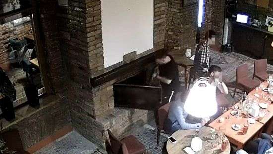 СБУ депортировала на родину поляка, который публично сжег герб Украины