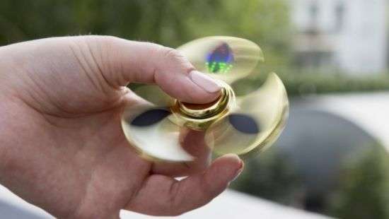 Евросоюз внес спиннеры в список опасных товаров