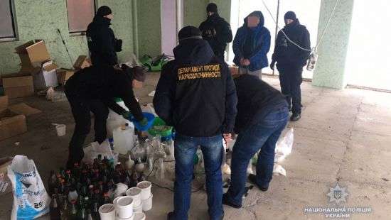 На Киевщине накрыли мощную подпольную нарколабораторию