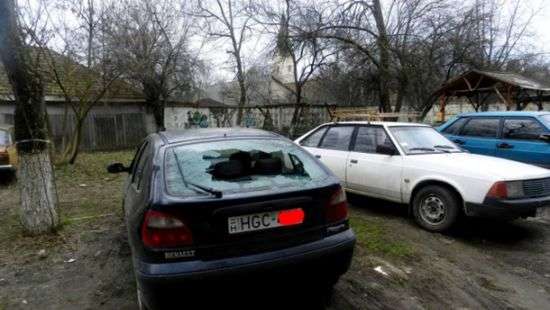 На Закарпатье изуродовали машины с венгерскими номерами (ФОТО)