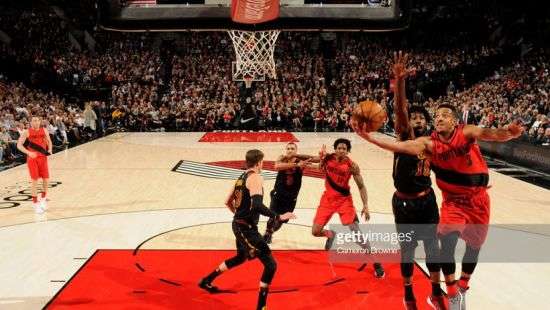 НБА. «Хьюстон» переиграл «Клипперс», «Кливленд» потерпел поражение «Портленду», «Голден Стэйт» обыграл «Лейкерс»