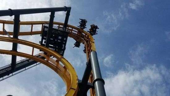 В США посетители аттракциона из-за его сбоя провисели 45 минут вверх ногами