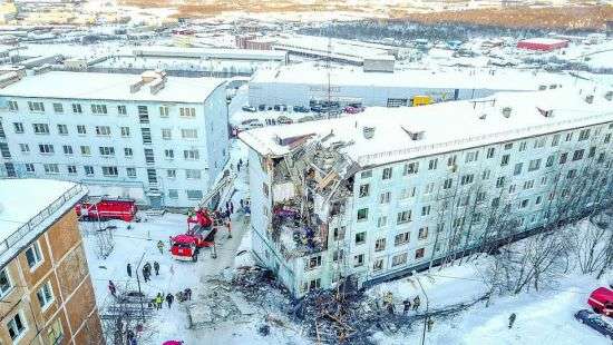 В Мурманске из-за взрыва газа рухнула жилая пятиэтажка: есть погибшие (ФОТО/ВИДЕО)