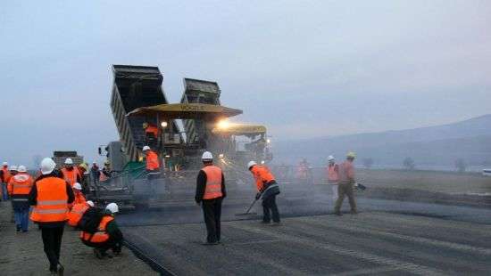 Стало известно, сколько стоит ремонт одного километра дороги в Украине