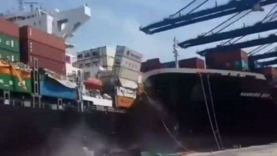 В Пакистане столкнулись два многотонных корабля (ФОТО/ВИДЕО)