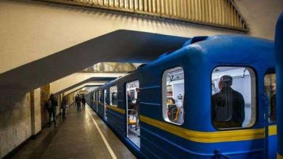 В Киеве из-за поломки поезда метро изменено движение на красной ветке