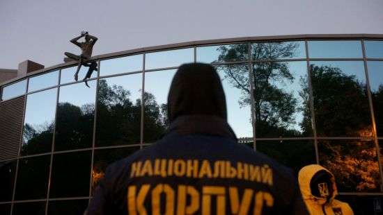 Нацполиция пришла на базу «Азова» на заводе АТЕК (ФОТО)