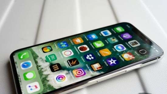 Samsung может создать дисплей со сканером отпечатков