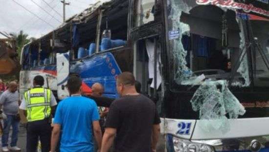 В Эквадоре автобус перекинулся на «повороте смерти»: погибли 12 человек