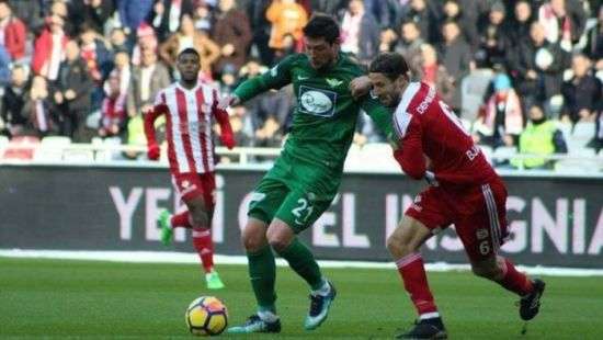 Украинскому форварду задолжали зарплату