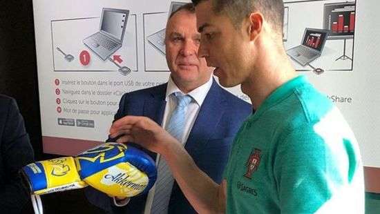 Ломаченко сделал подарок Роналду