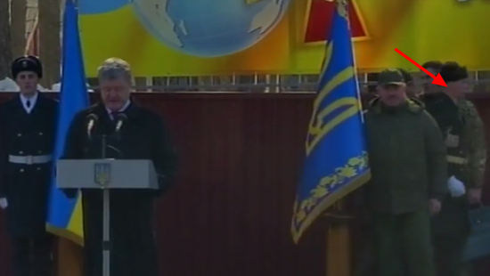 Еще один солдат потерял сознание во время выступления Порошенко (ВИДЕО)