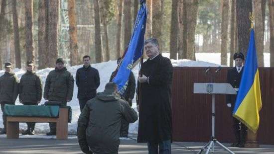 Порошенко присвоил двум полкам Нацгвардии имена казацких лидеров