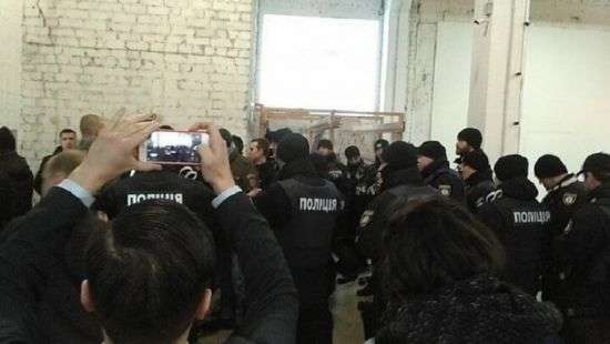 В Киеве около 50 радикалов напали на выставку о правах человека