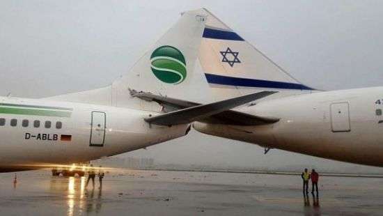 Самолеты столкнулись хвостами в аэропорту Израиля – ВИДЕО