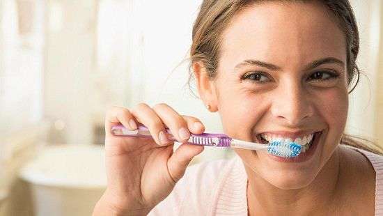 Почему нельзя чистить зубы после завтрака