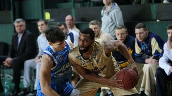 «Будивельник» сенсационно проиграл первый матч 1/4 финала Суперлиги