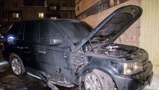 В Киеве на Борщаговке ночью взорвали Range Rover, есть пострадавший (ФОТО)