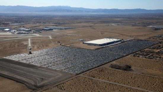 На бывшей базе ВВС стоят тысячи ненужных США Volkswagen, которые ждут в Украине