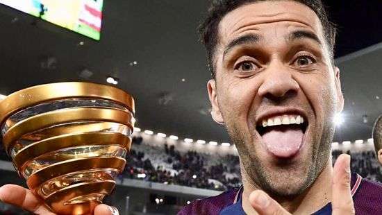 Защитник ПСЖ стал самым титулованным игроком в истории футбола