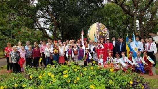 В Аргентине установили памятник писанке