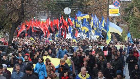 В Киеве проходит марш националистов: активисты собрались на Банковую (ТРАНСЛЯЦИЯ)