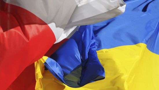 Поляки возмущены ситуацией с сожженным флагом Польши в Киеве