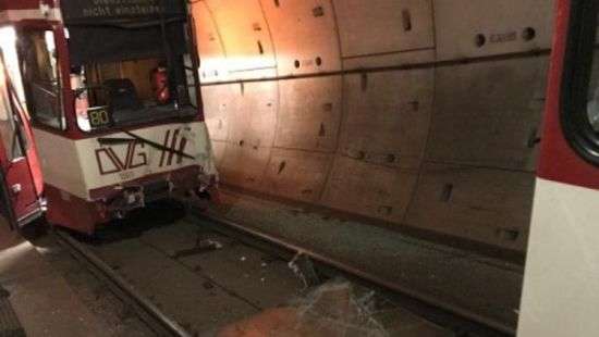 В Германии столкнулись поезда метро, более 20 человек пострадало