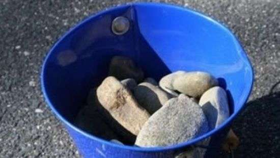 Школы в США вооружили камнями против стрелков